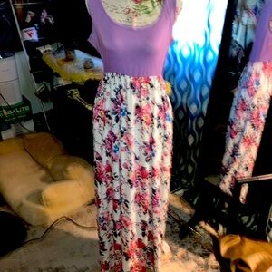 Cute Lilac & Roses 🌹 Maxi Dress Size Large